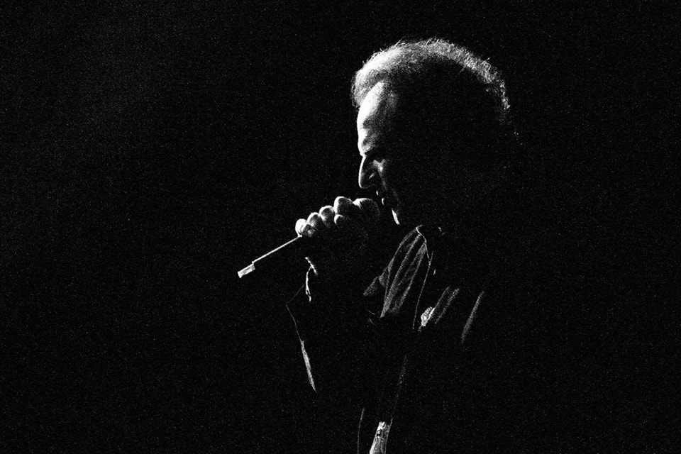 Matt Vee performing live